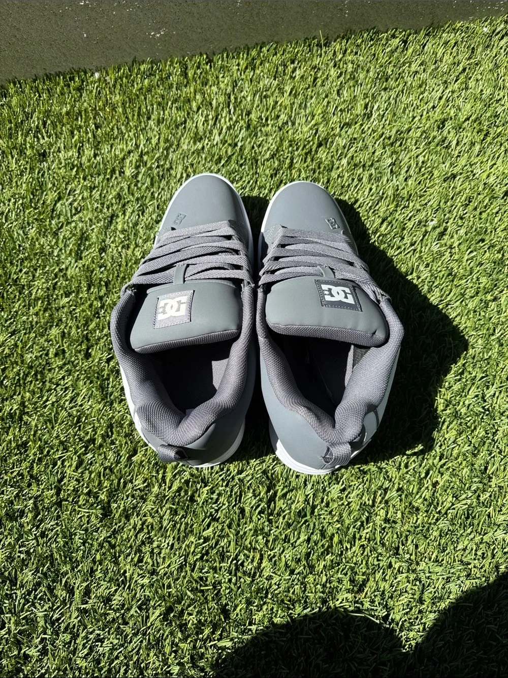 New mens DC Low-Top Skate Sneakers in Grey